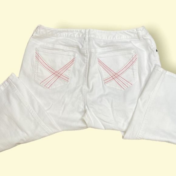 ✨3/$20✨Talbots Stretch Jeans - Picture 3 of 3